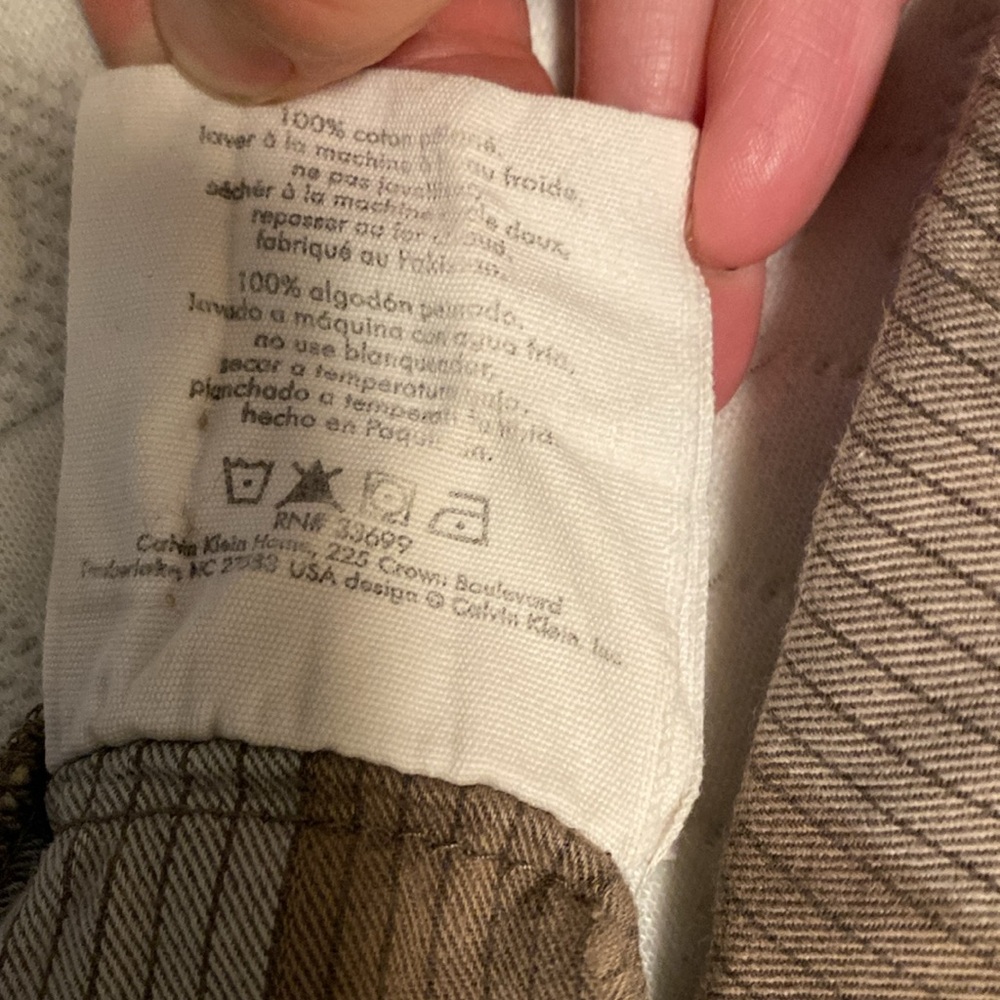 King size Calvin Klein duvet cover.striped in neutral colors - Picture 5 of 8